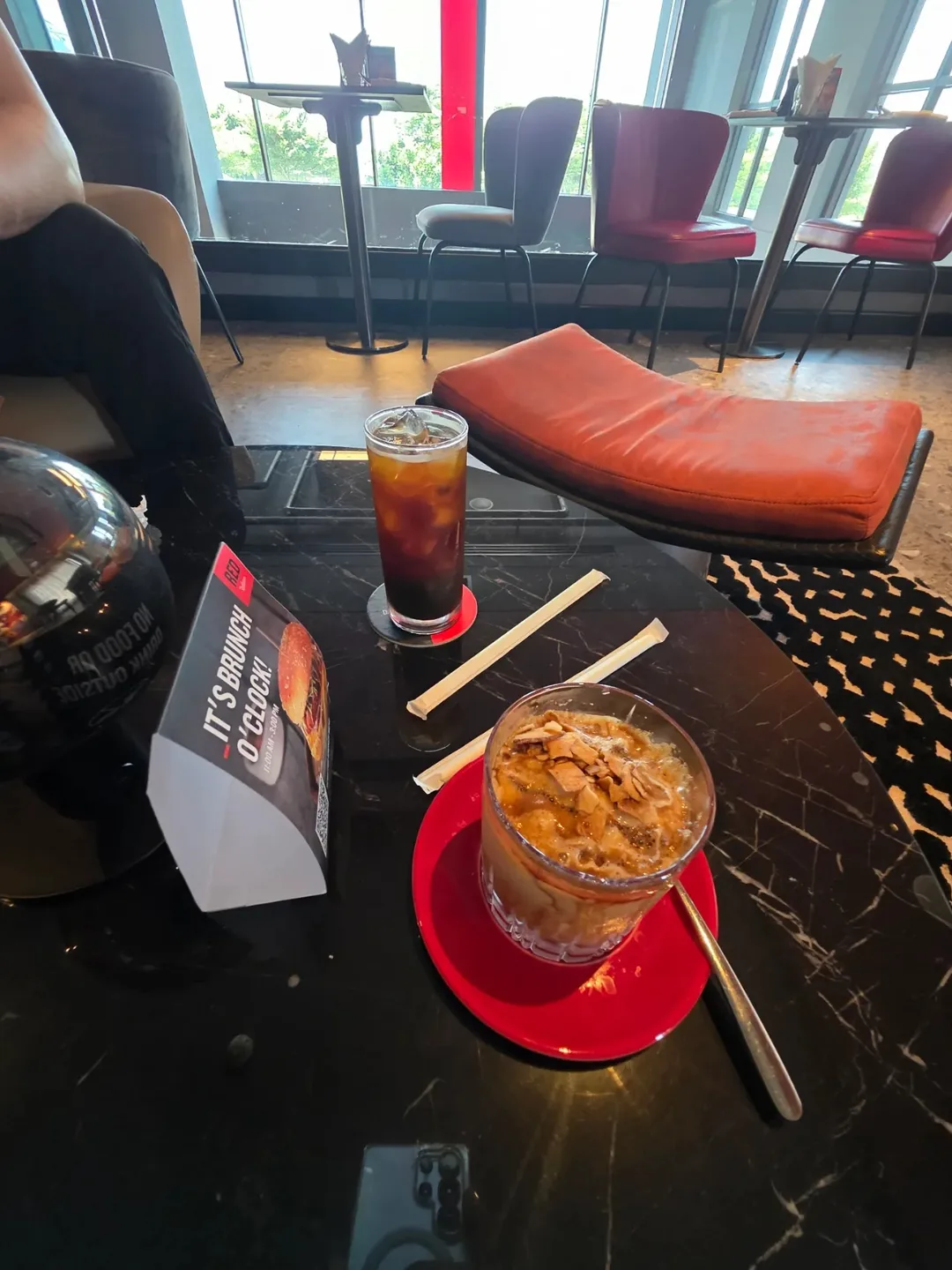 Review) ▶️✍️ Khách sạn Radisson Red - Coffee Lounge, quầy bar trên tầng thượng Blackout Bar