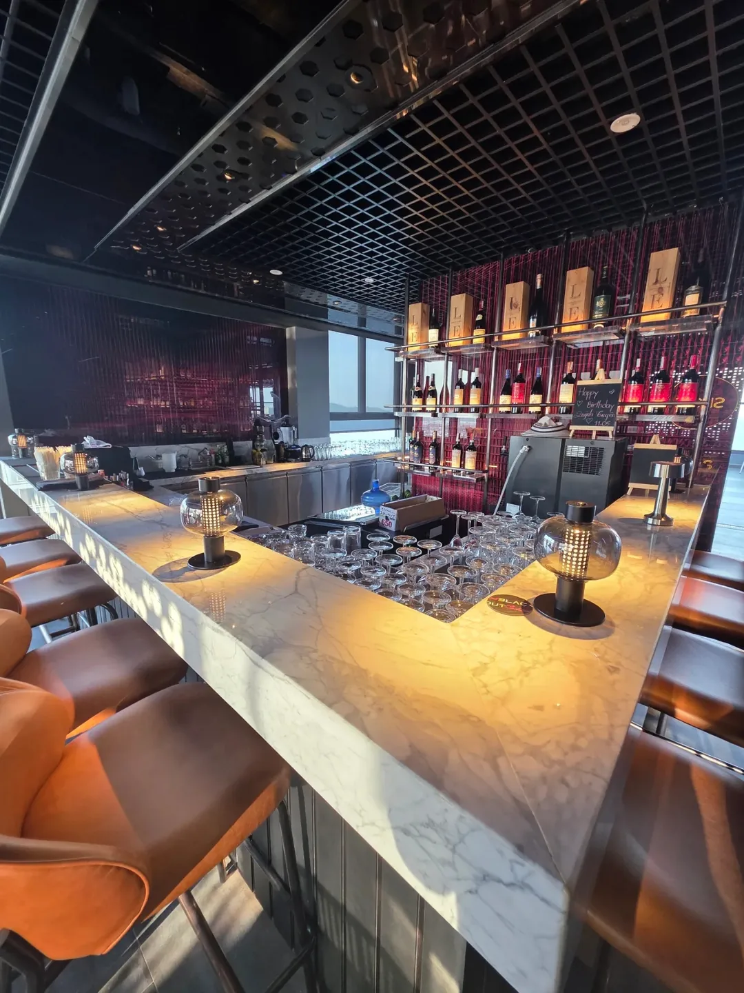 Review) ▶️✍️ Khách sạn Radisson Red - Coffee Lounge, quầy bar trên tầng thượng Blackout Bar