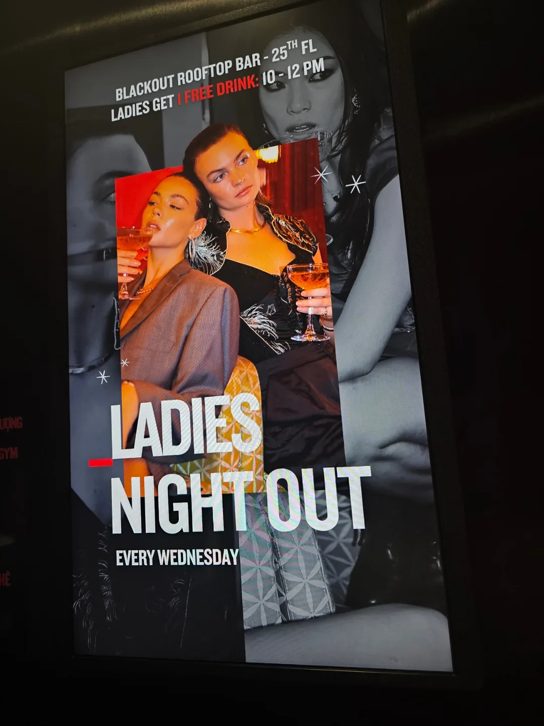 Review) ▶️✍️ Khách sạn Radisson Red - Coffee Lounge, quầy bar trên tầng thượng Blackout Bar