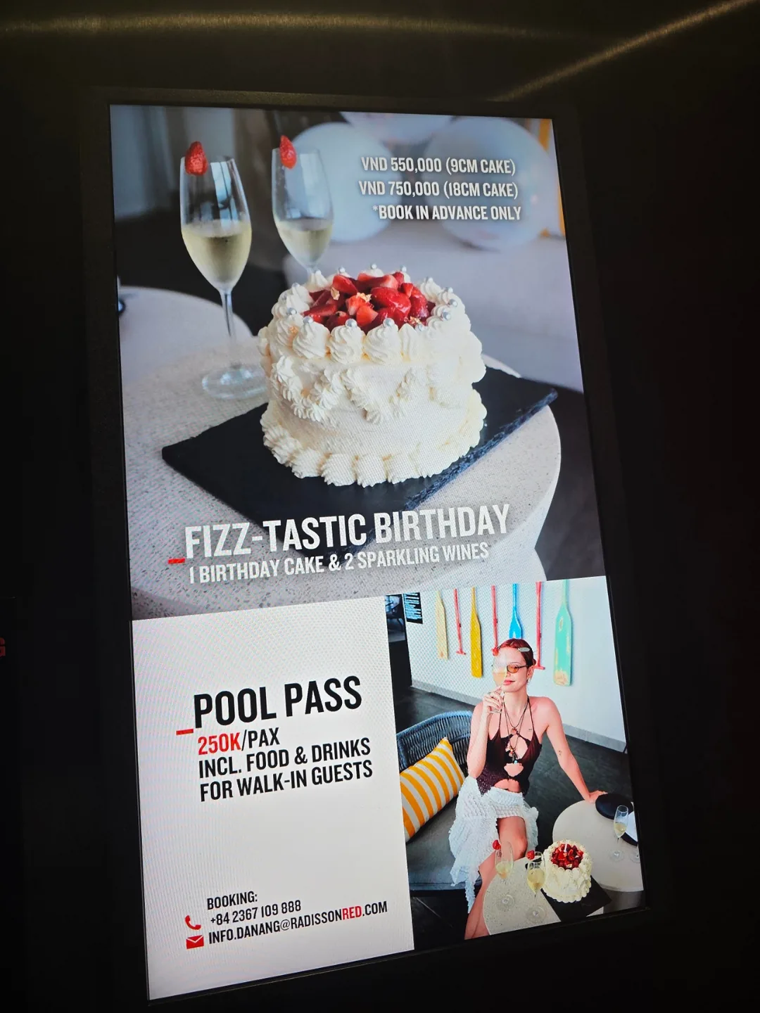 Review) ▶️✍️ Khách sạn Radisson Red - Coffee Lounge, quầy bar trên tầng thượng Blackout Bar