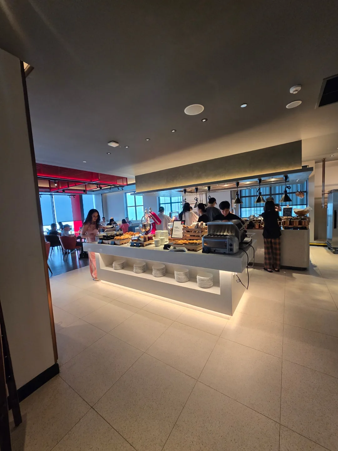 (Đánh giá)▶️✍️Khách sạn Radisson Red - Bữa sáng, Hồ bơi, Phòng xông hơi, Trung tâm thể dục, v.v.