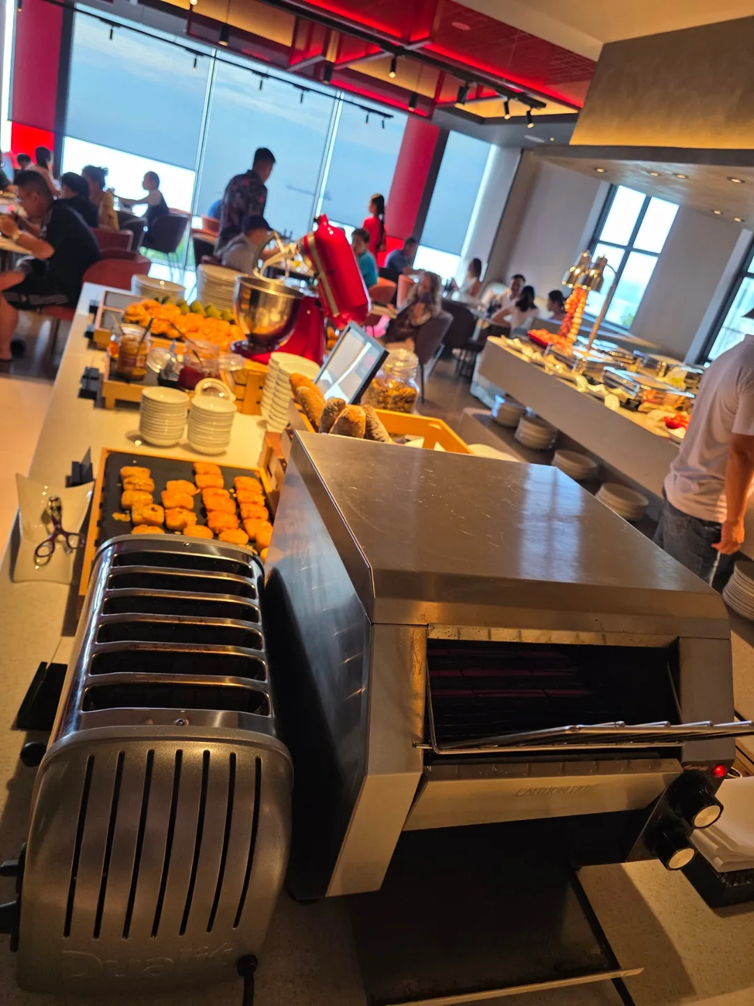 (Đánh giá)▶️✍️Khách sạn Radisson Red - Bữa sáng, Hồ bơi, Phòng xông hơi, Trung tâm thể dục, v.v.