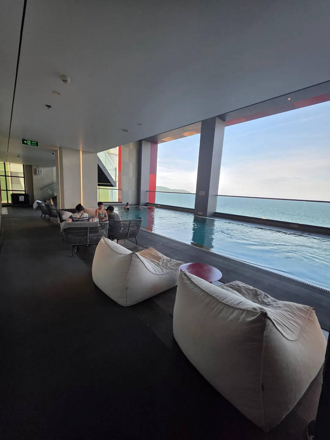 (Đánh giá)▶️✍️Khách sạn Radisson Red - Bữa sáng, Hồ bơi, Phòng xông hơi, Trung tâm thể dục, v.v.