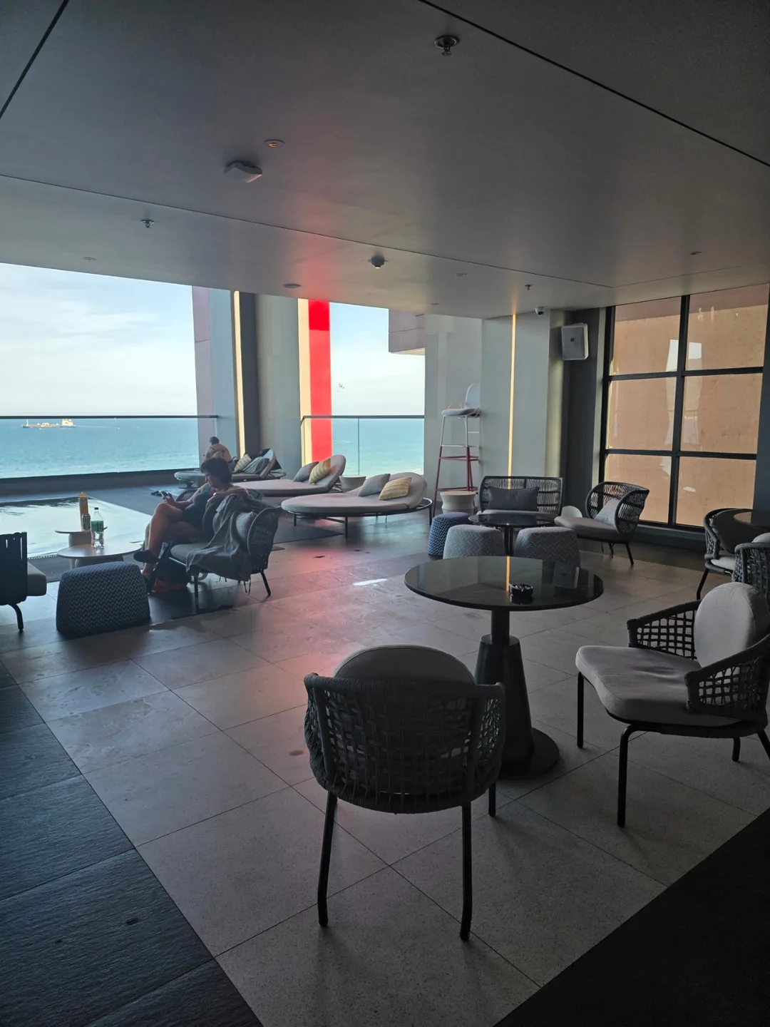 (Đánh giá)▶️✍️Khách sạn Radisson Red - Bữa sáng, Hồ bơi, Phòng xông hơi, Trung tâm thể dục, v.v.