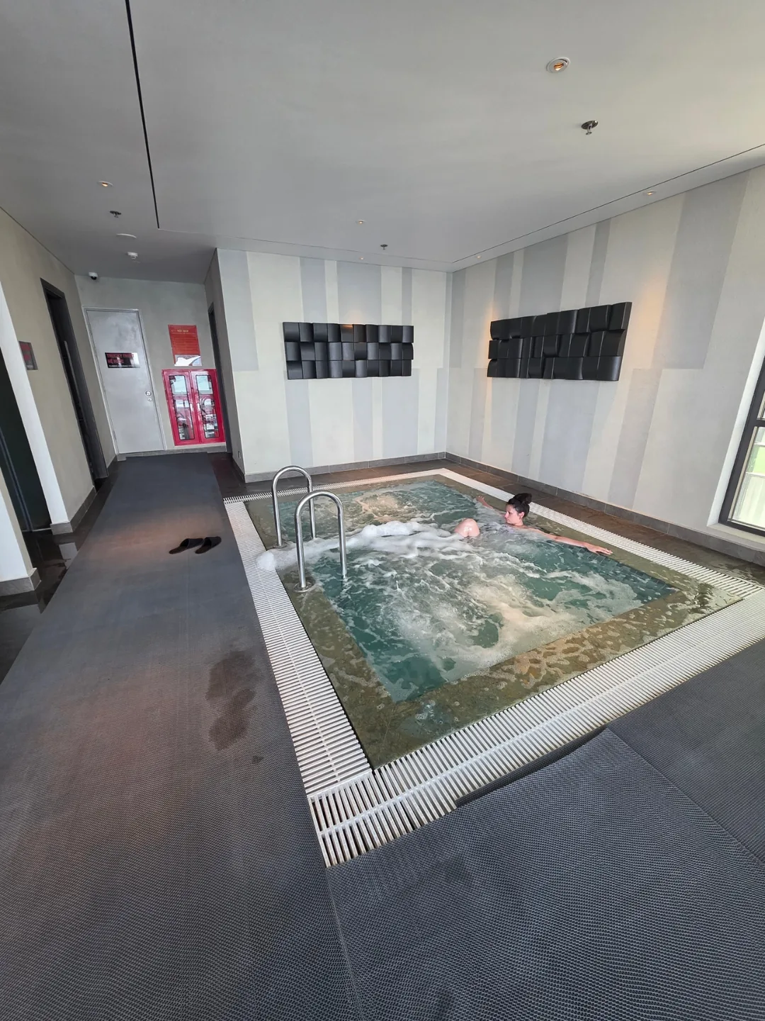 (Đánh giá)▶️✍️Khách sạn Radisson Red - Bữa sáng, Hồ bơi, Phòng xông hơi, Trung tâm thể dục, v.v.