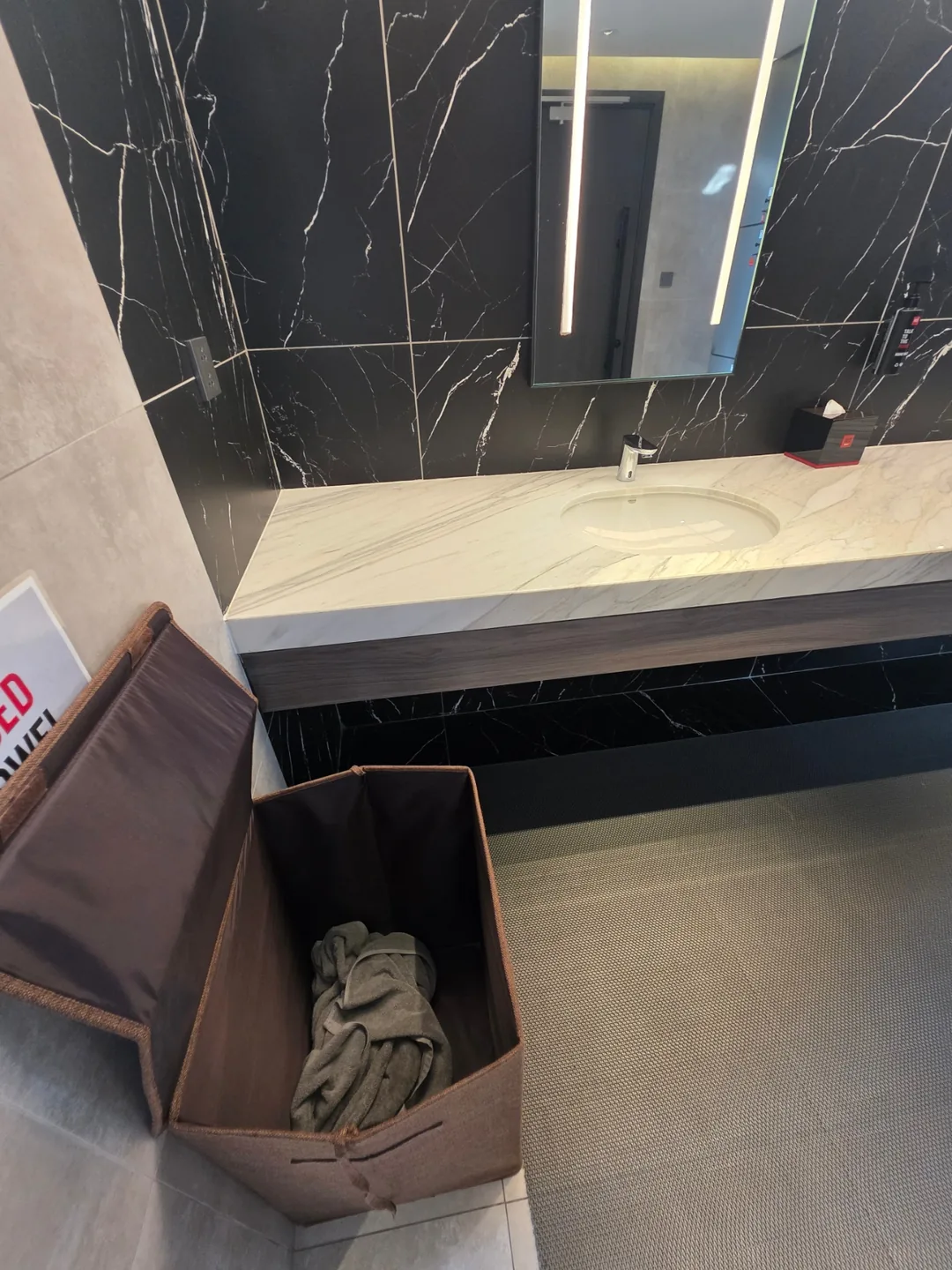 (Đánh giá)▶️✍️Khách sạn Radisson Red - Bữa sáng, Hồ bơi, Phòng xông hơi, Trung tâm thể dục, v.v.