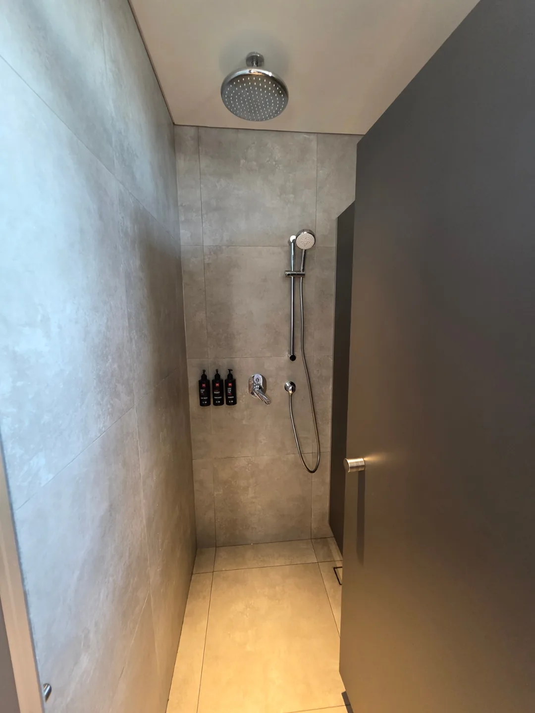 (Đánh giá)▶️✍️Khách sạn Radisson Red - Bữa sáng, Hồ bơi, Phòng xông hơi, Trung tâm thể dục, v.v.
