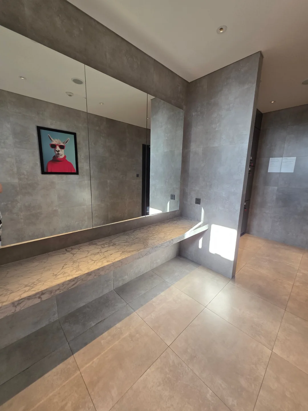 (Đánh giá)▶️✍️Khách sạn Radisson Red - Bữa sáng, Hồ bơi, Phòng xông hơi, Trung tâm thể dục, v.v.