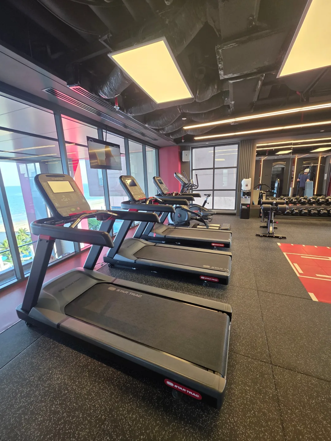 (Đánh giá)▶️✍️Khách sạn Radisson Red - Bữa sáng, Hồ bơi, Phòng xông hơi, Trung tâm thể dục, v.v.