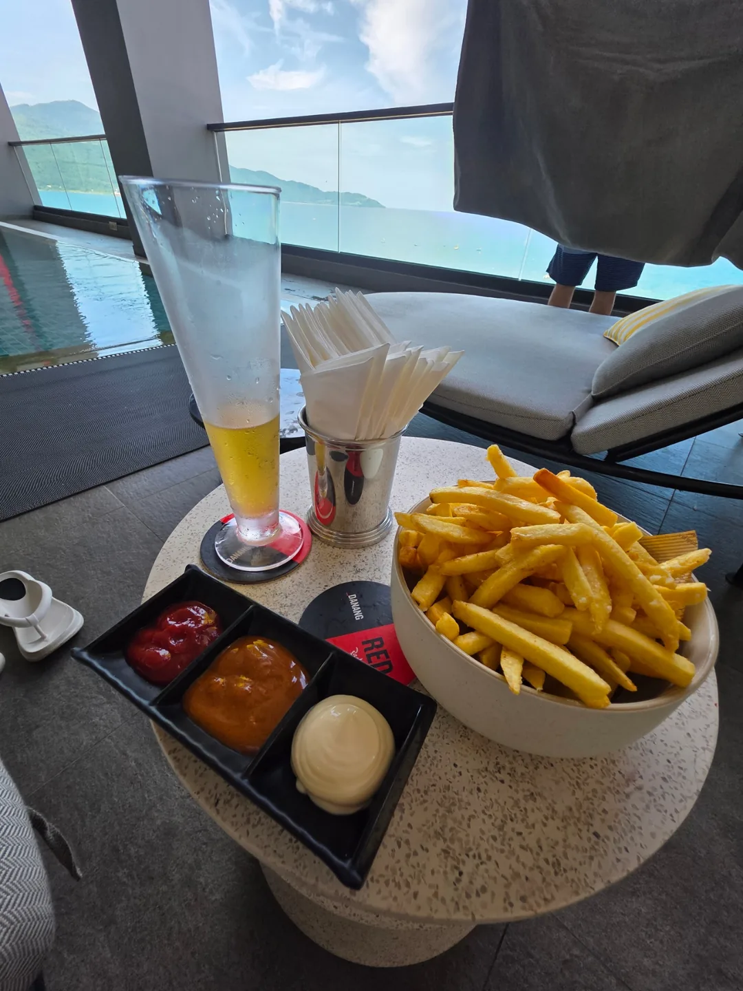 (Đánh giá)▶️✍️Khách sạn Radisson Red - Bữa sáng, Hồ bơi, Phòng xông hơi, Trung tâm thể dục, v.v.