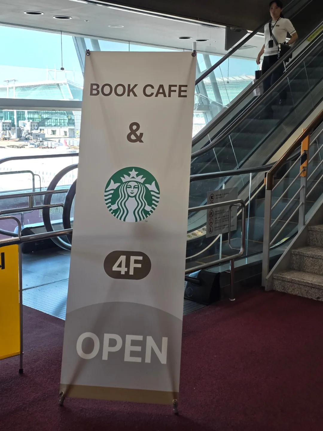 (Du lịch) Starbucks tại khu miễn thuế sân bay Incheon