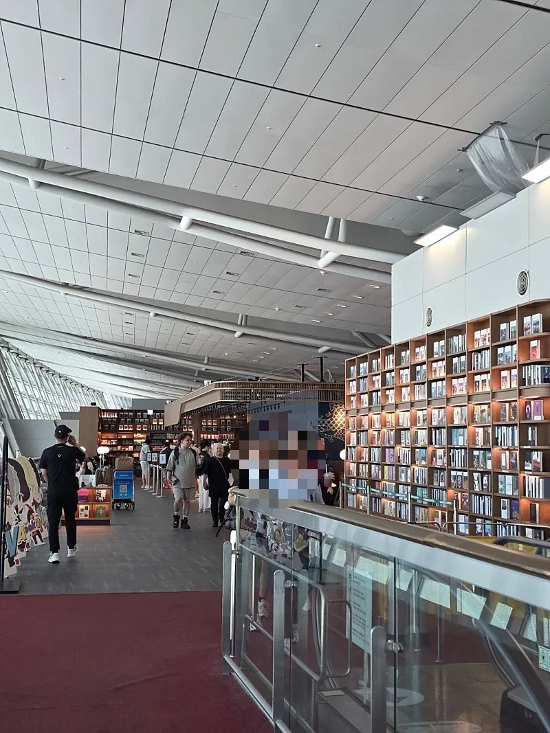 (Du lịch) Starbucks tại khu miễn thuế sân bay Incheon