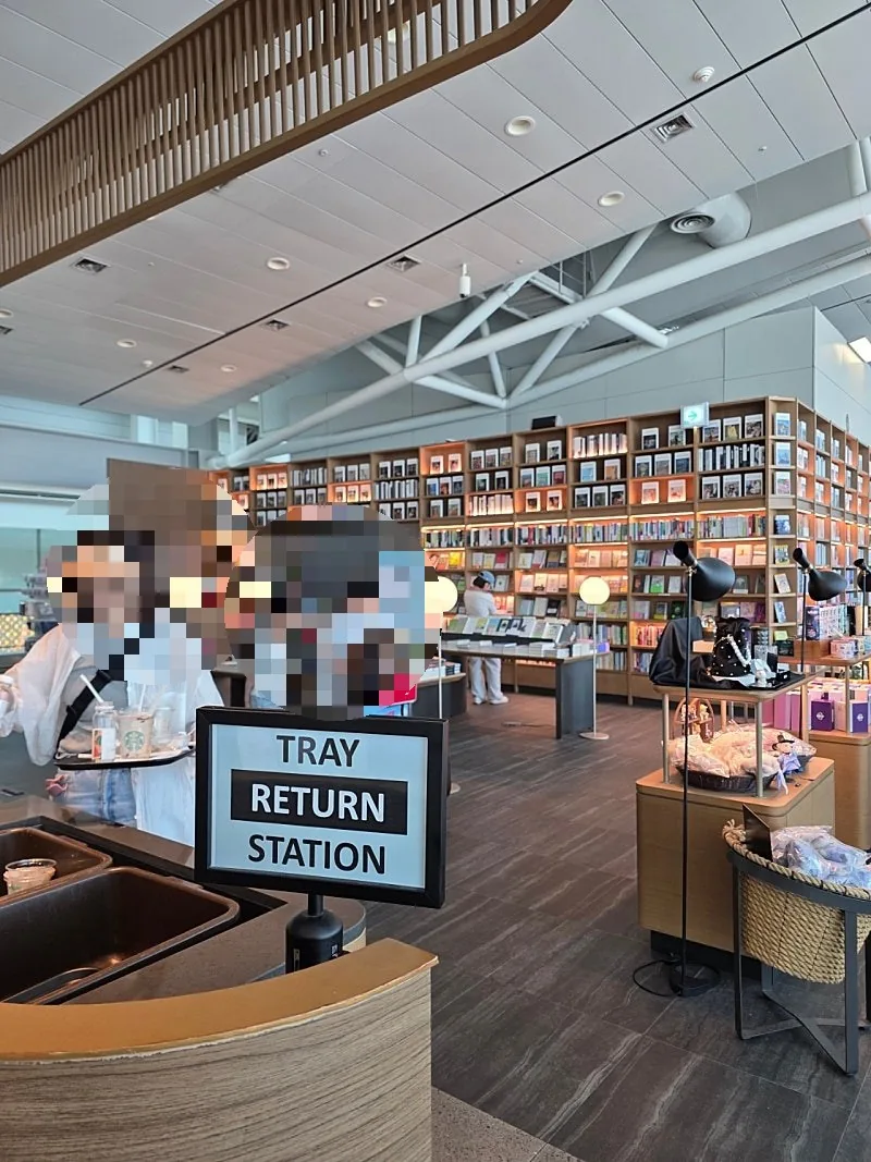 (Du lịch) Starbucks tại khu miễn thuế sân bay Incheon