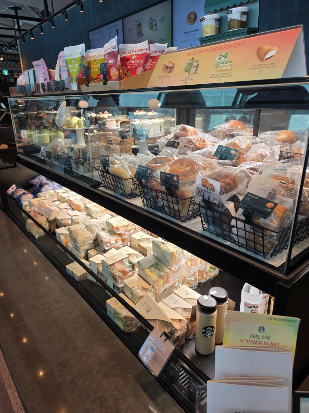 (Du lịch) Starbucks tại khu miễn thuế sân bay Incheon