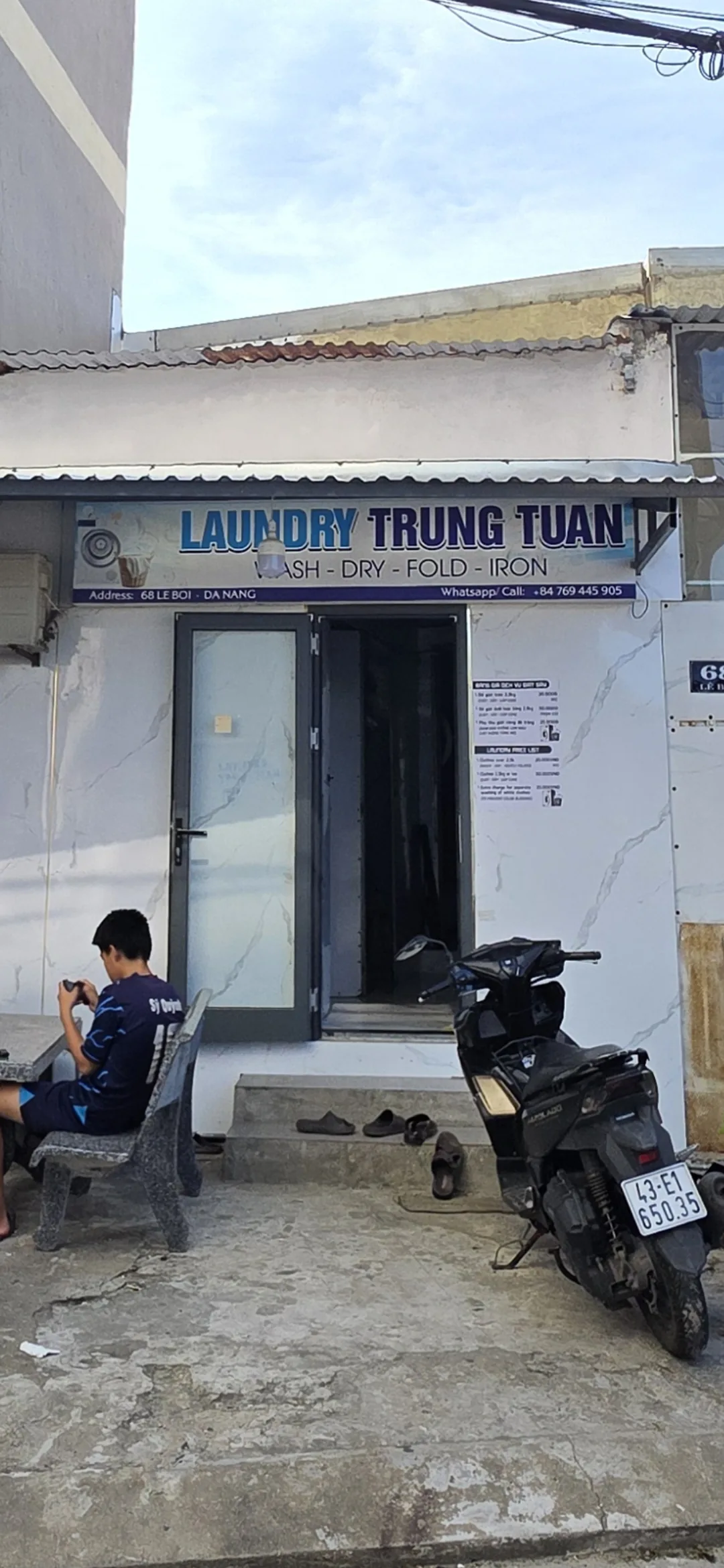 Đánh giá)▶️✍️Tiệm giặt là phía sau khách sạn Radisson Red