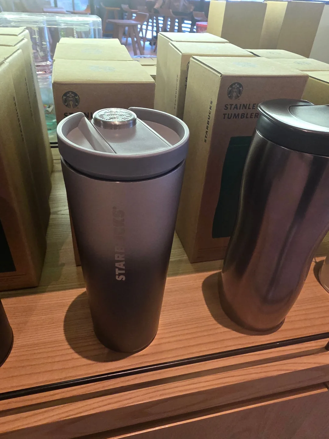 Tôi đến để mua bình giữ nhiệt.