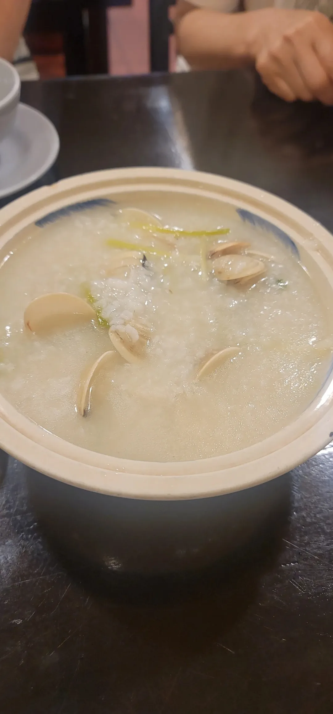 Buổi sáng làm tôi nhớ đến cháo nghêu.