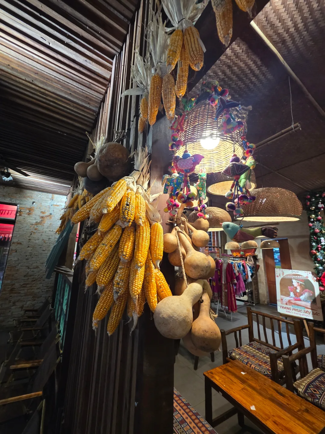 ✈️ Quán cà phê Cua Ngò (Cua Ngo Cafe) phía chợ Hàn đỉnh lắm luôn! Nhất định phải ghé thử nha~