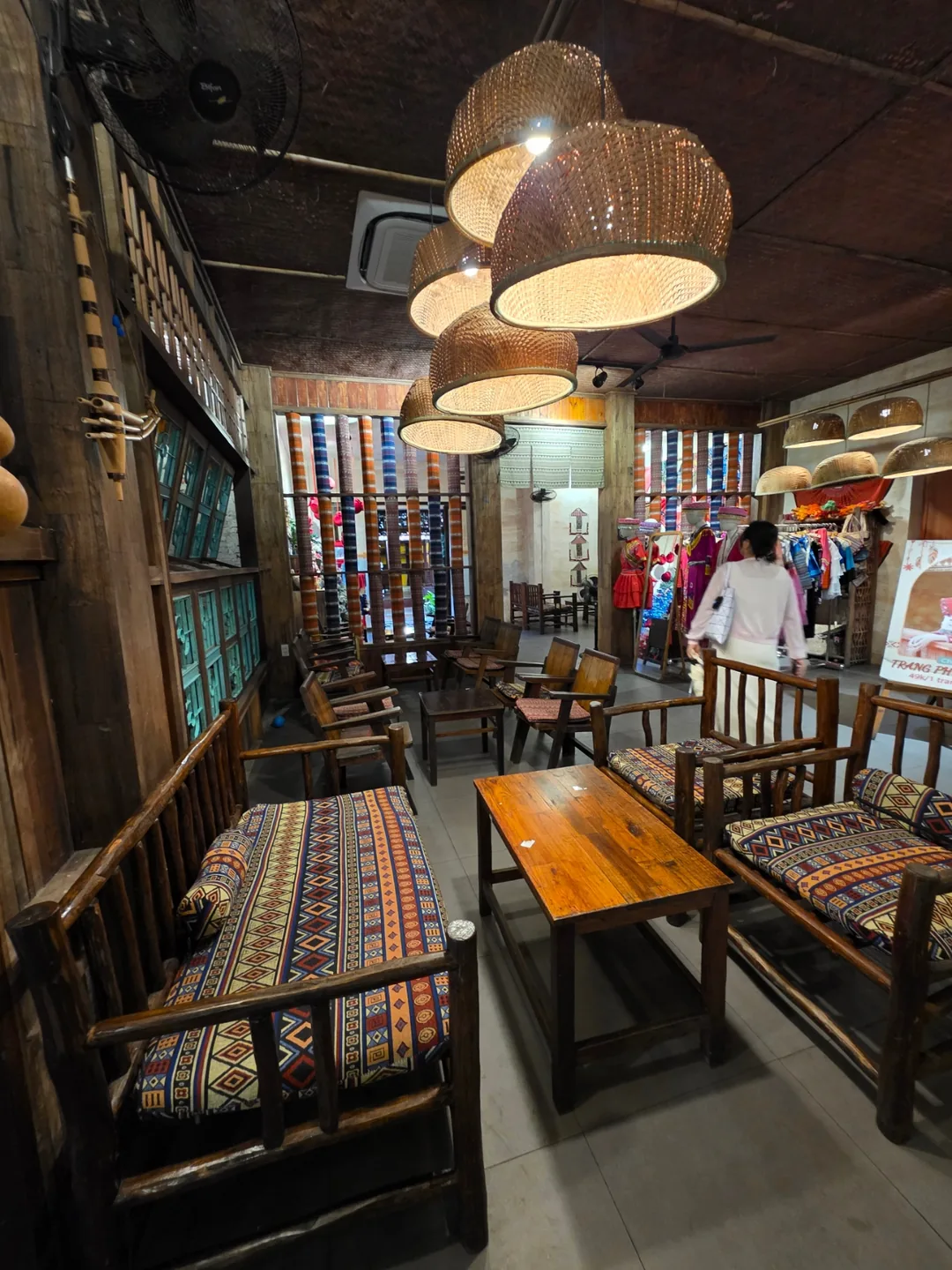 ✈️ Quán cà phê Cua Ngò (Cua Ngo Cafe) phía chợ Hàn đỉnh lắm luôn! Nhất định phải ghé thử nha~