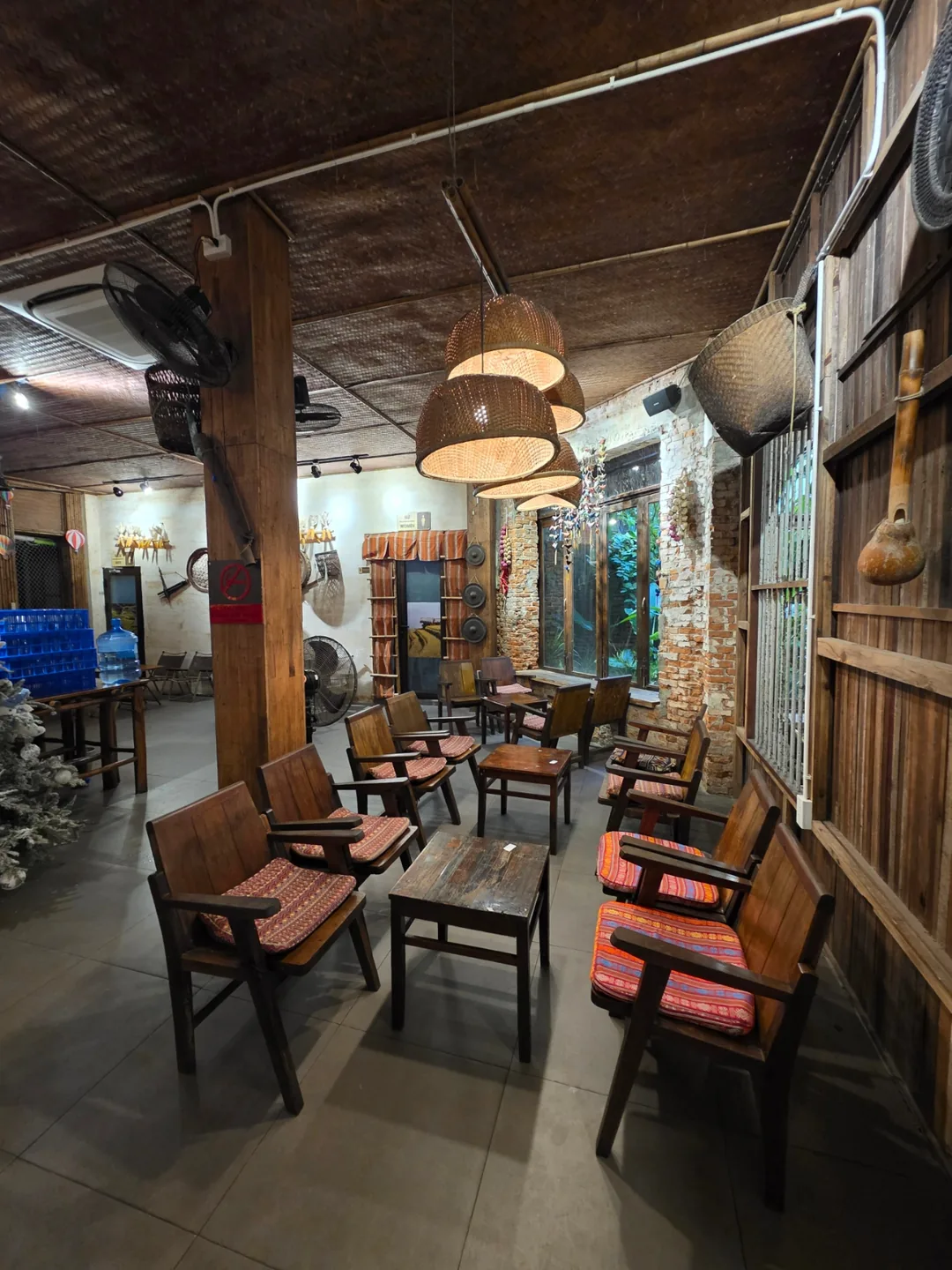 ✈️ Quán cà phê Cua Ngò (Cua Ngo Cafe) phía chợ Hàn đỉnh lắm luôn! Nhất định phải ghé thử nha~