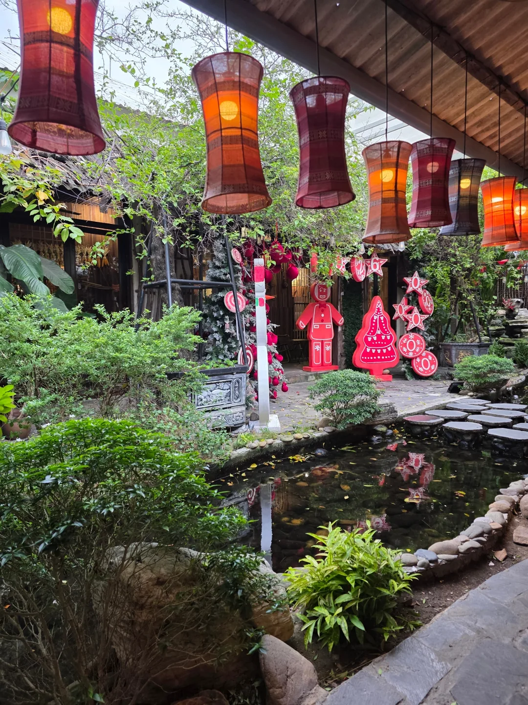 ✈️ Quán cà phê Cua Ngò (Cua Ngo Cafe) phía chợ Hàn đỉnh lắm luôn! Nhất định phải ghé thử nha~