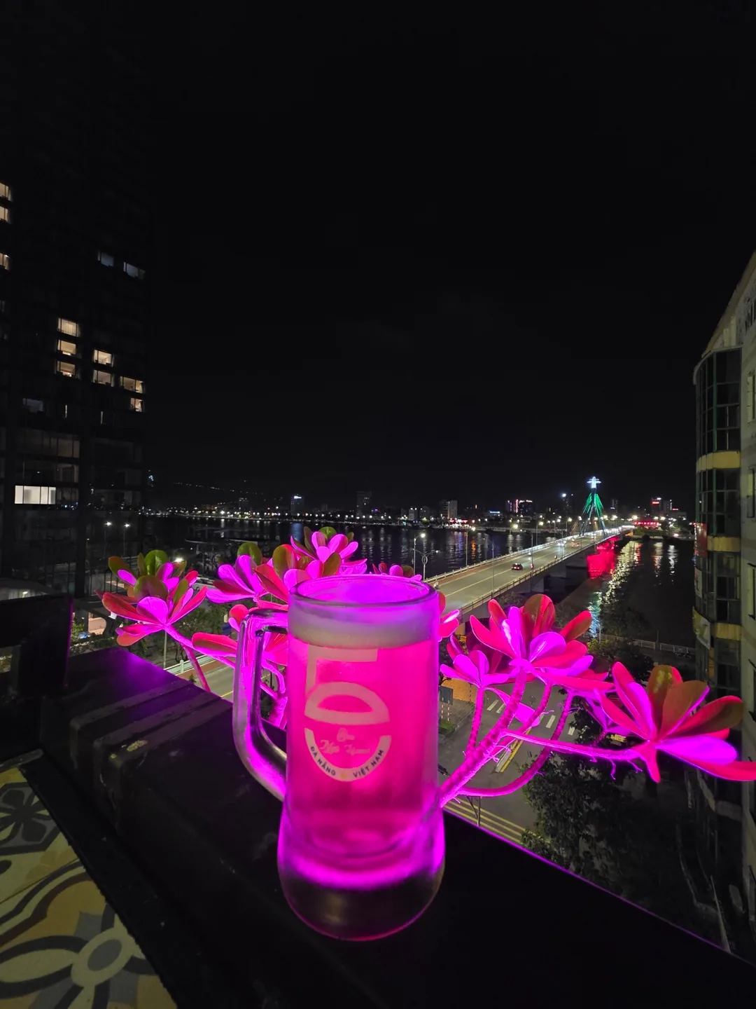 ✈️Quán bia rooftop đã ghé sau khi đến nơi vào ban đêm - Rooftop Craft Beer (Da Nang Rooftop - Craft Beer)
