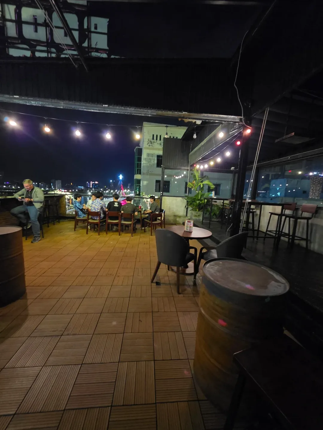 ✈️Quán bia rooftop đã ghé sau khi đến nơi vào ban đêm - Rooftop Craft Beer (Da Nang Rooftop - Craft Beer)