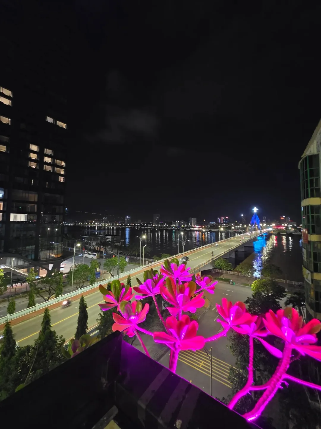 ✈️Quán bia rooftop đã ghé sau khi đến nơi vào ban đêm - Rooftop Craft Beer (Da Nang Rooftop - Craft Beer)