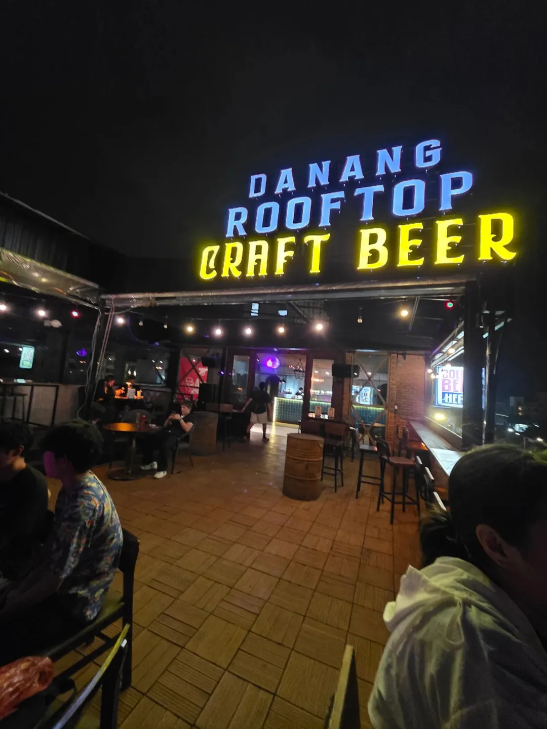 ✈️Quán bia rooftop đã ghé sau khi đến nơi vào ban đêm - Rooftop Craft Beer (Da Nang Rooftop - Craft Beer)