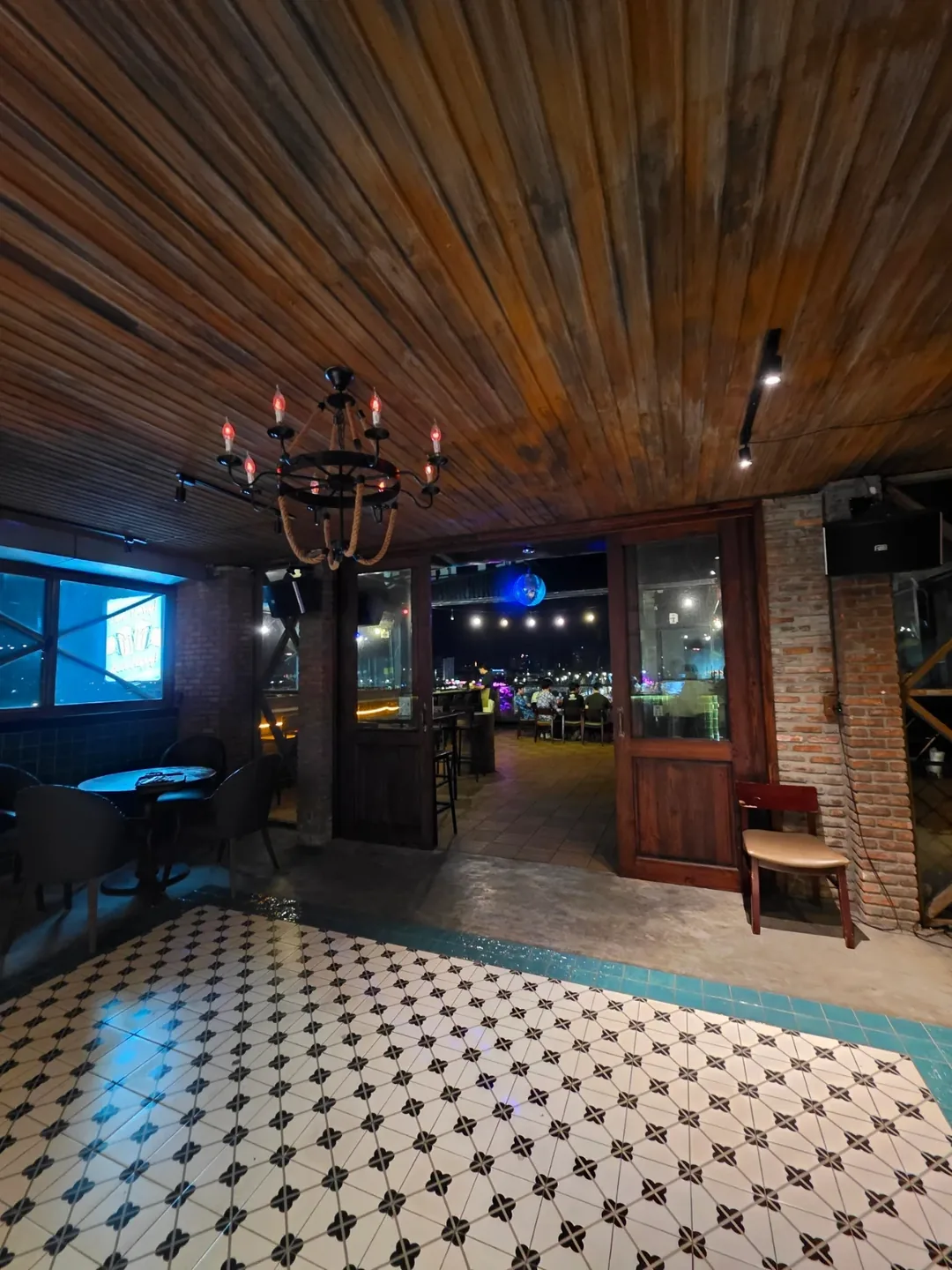 ✈️Quán bia rooftop đã ghé sau khi đến nơi vào ban đêm - Rooftop Craft Beer (Da Nang Rooftop - Craft Beer)