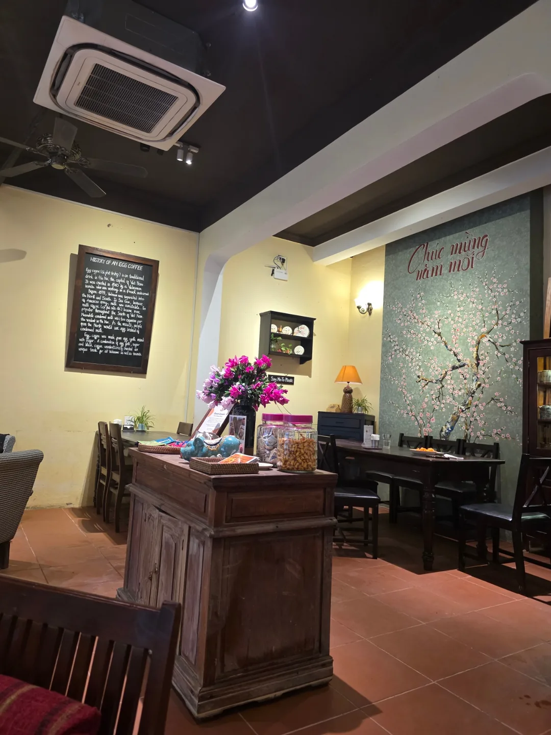 ✈️ Quán cà phê trứng và bánh mì xoài ngon ở Hội An - Little HaNoi Egg Coffee ( Hoi An )