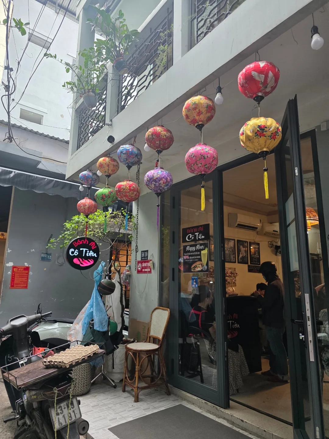 ✈️ Quán bánh mì ngon-Bánh Mì Cô Tiên