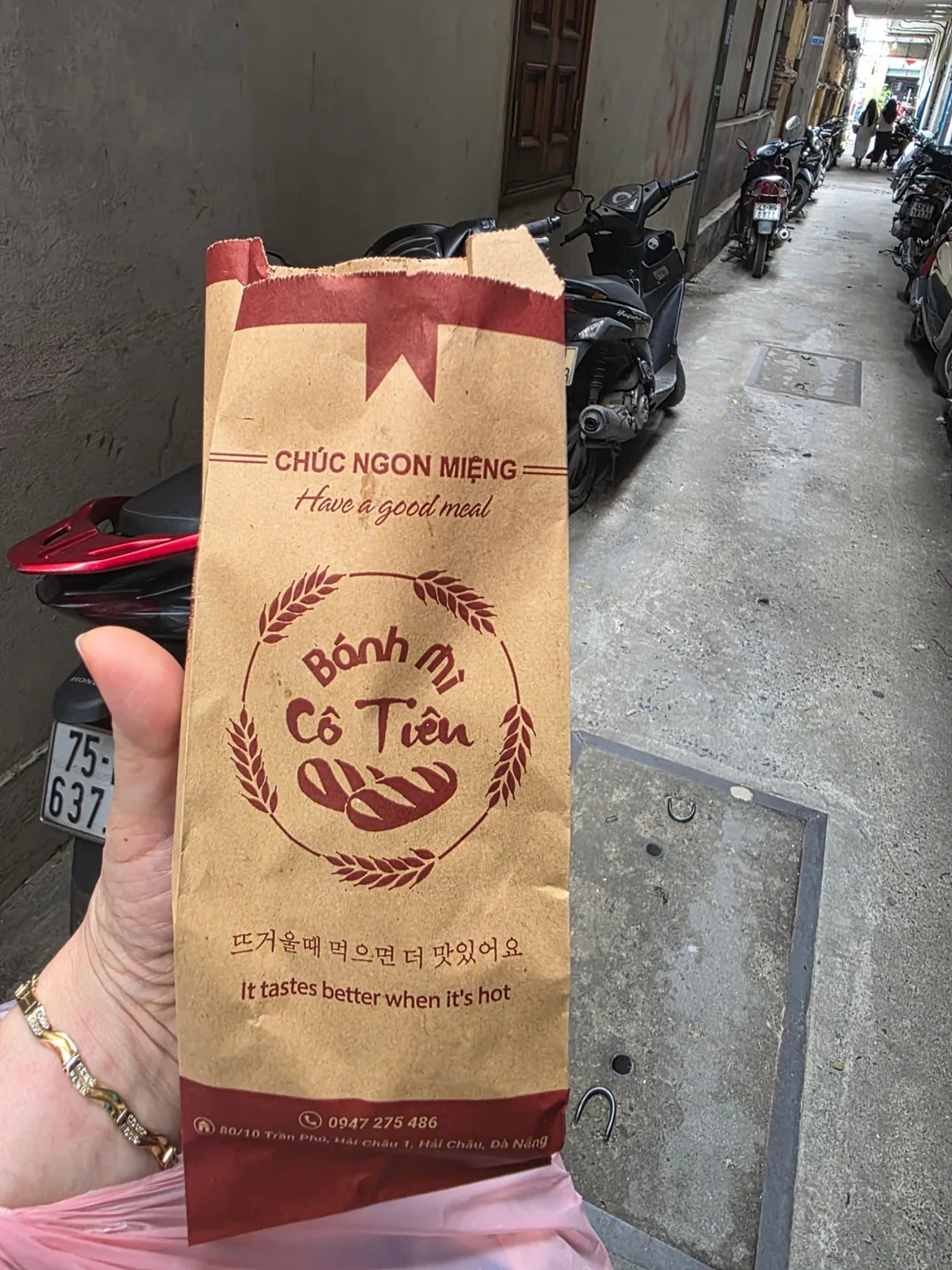 ✈️ Quán bánh mì ngon-Bánh Mì Cô Tiên