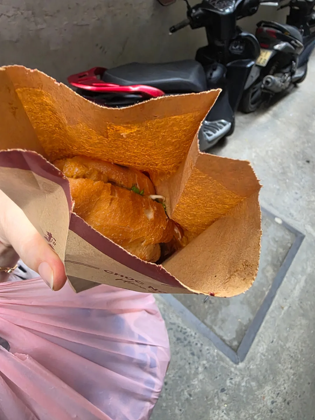 ✈️ Quán bánh mì ngon-Bánh Mì Cô Tiên