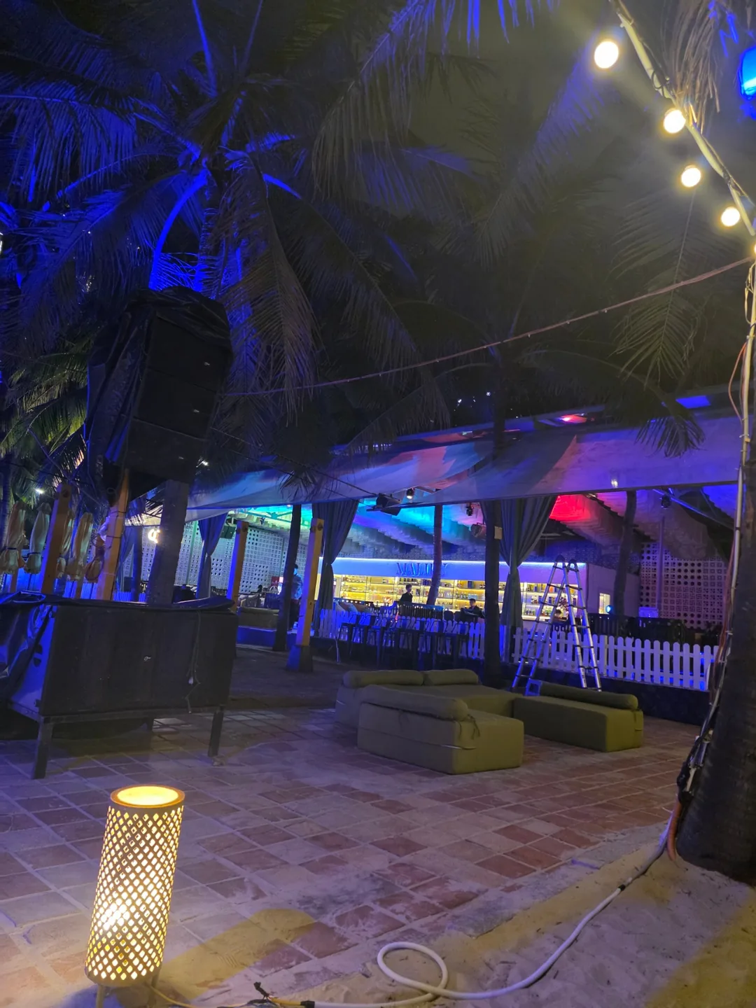 ✈️ Mikevich Malibu Beach Club - Malibu Beach Club - Seaside Chill & Cocktails