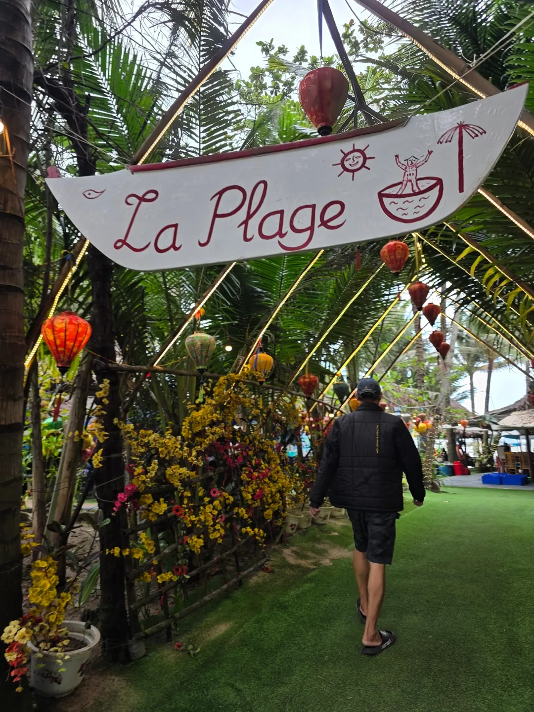 ✈️ Nhà hàng ngon nổi tiếng ở bãi biển Anbang, La Plage (La Plage restaurant)