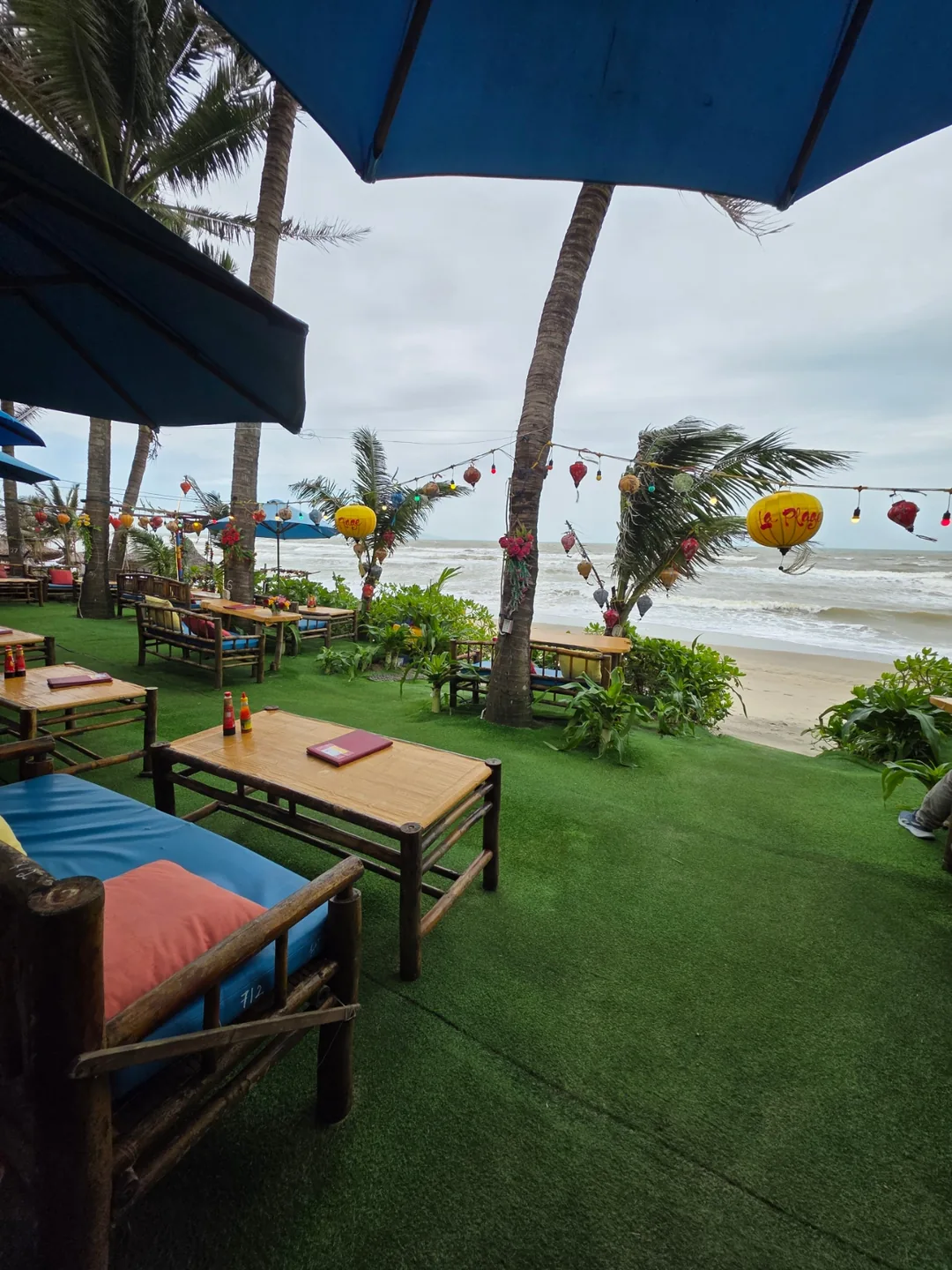 ✈️ Nhà hàng ngon nổi tiếng ở bãi biển Anbang, La Plage (La Plage restaurant)