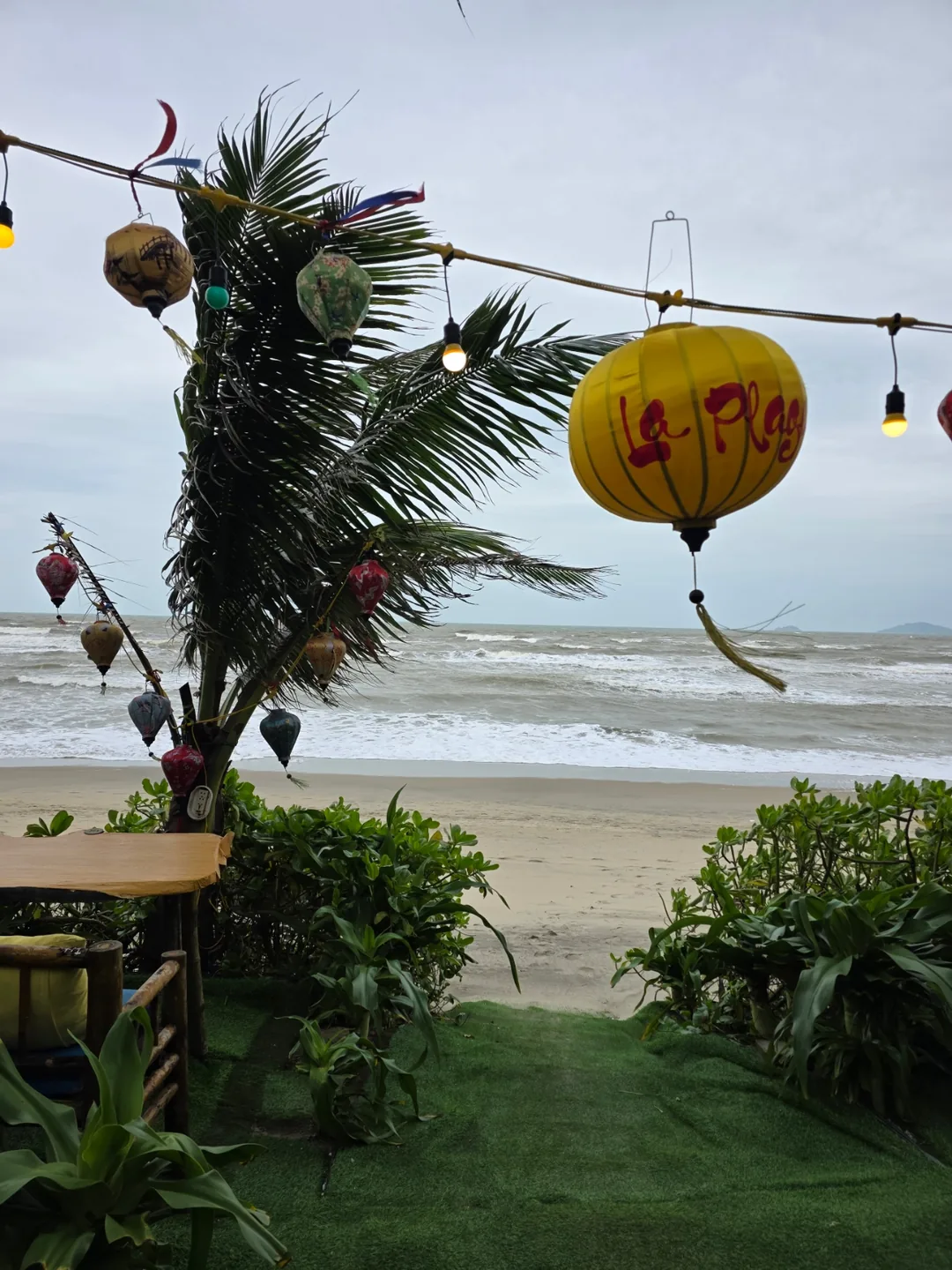 ✈️ Nhà hàng ngon nổi tiếng ở bãi biển Anbang, La Plage (La Plage restaurant)