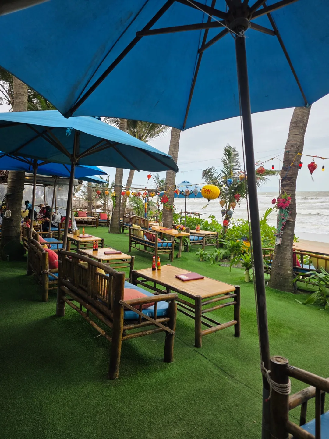 ✈️ Nhà hàng ngon nổi tiếng ở bãi biển Anbang, La Plage (La Plage restaurant)