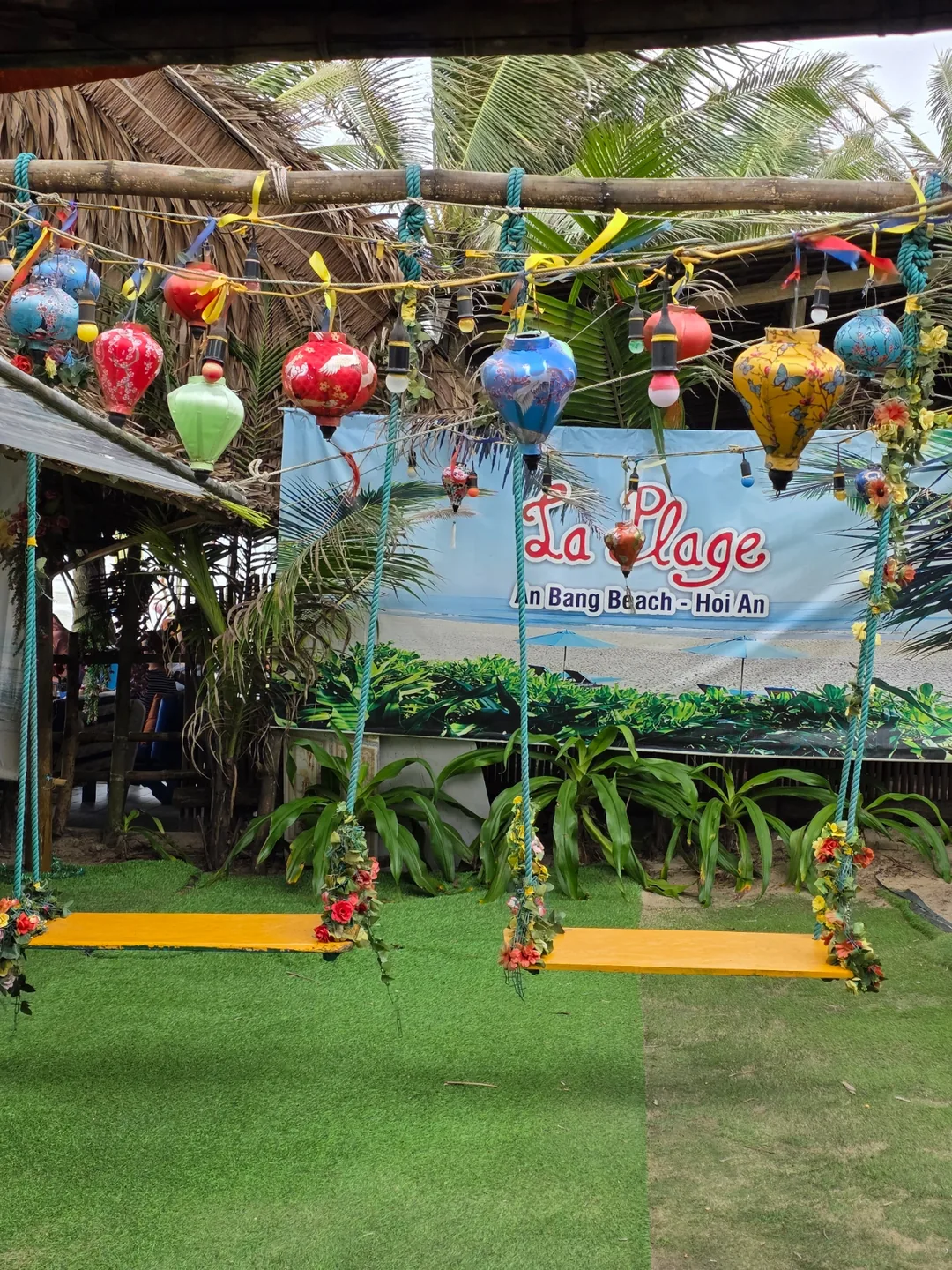 ✈️ Nhà hàng ngon nổi tiếng ở bãi biển Anbang, La Plage (La Plage restaurant)