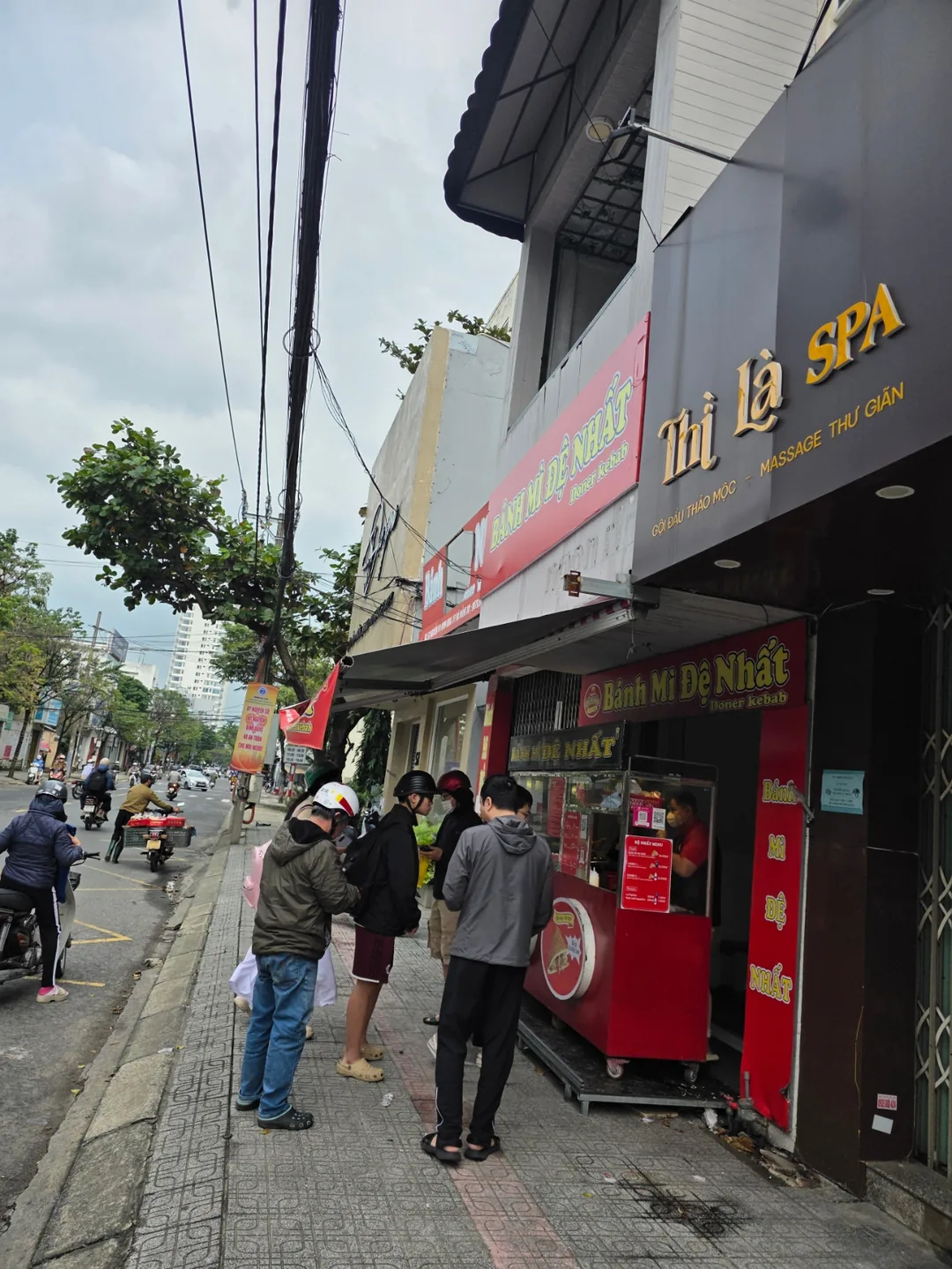 ✈️ Bánh Mì Đệ Nhất (Banh Mi De Nhat) - Bánh mì nướng