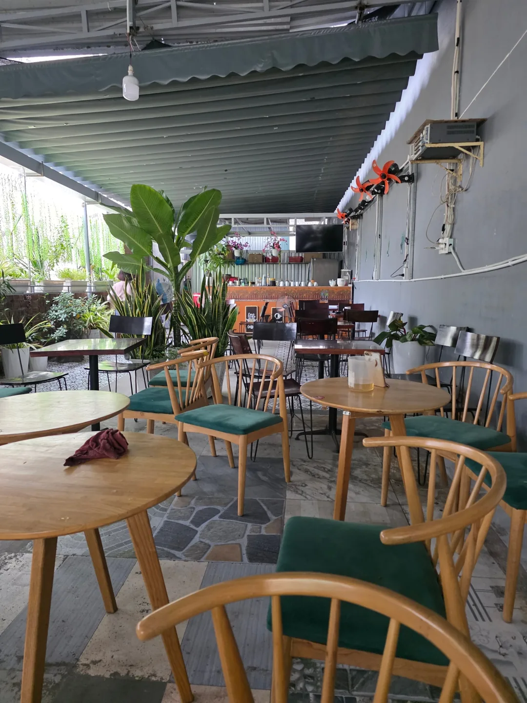 ✈️ Quán cà phê địa phương - Caline Coffee & Milktea