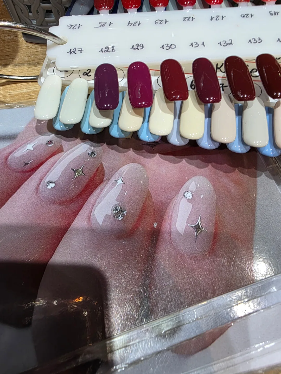 ✈️ Đã đến Đà Nẵng thì cũng phải làm nail nữa chứ~