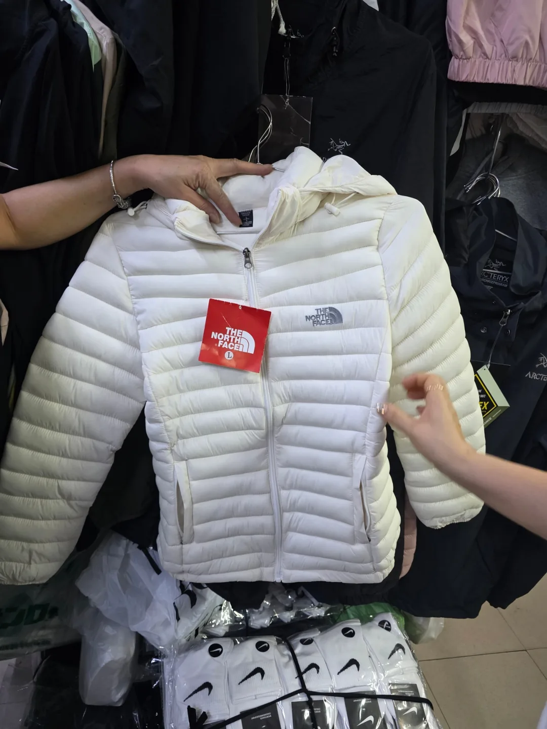 ✈️ Chợ Han Cardigan.Áo phao.Áo thun.Áo hoodie mua sắm