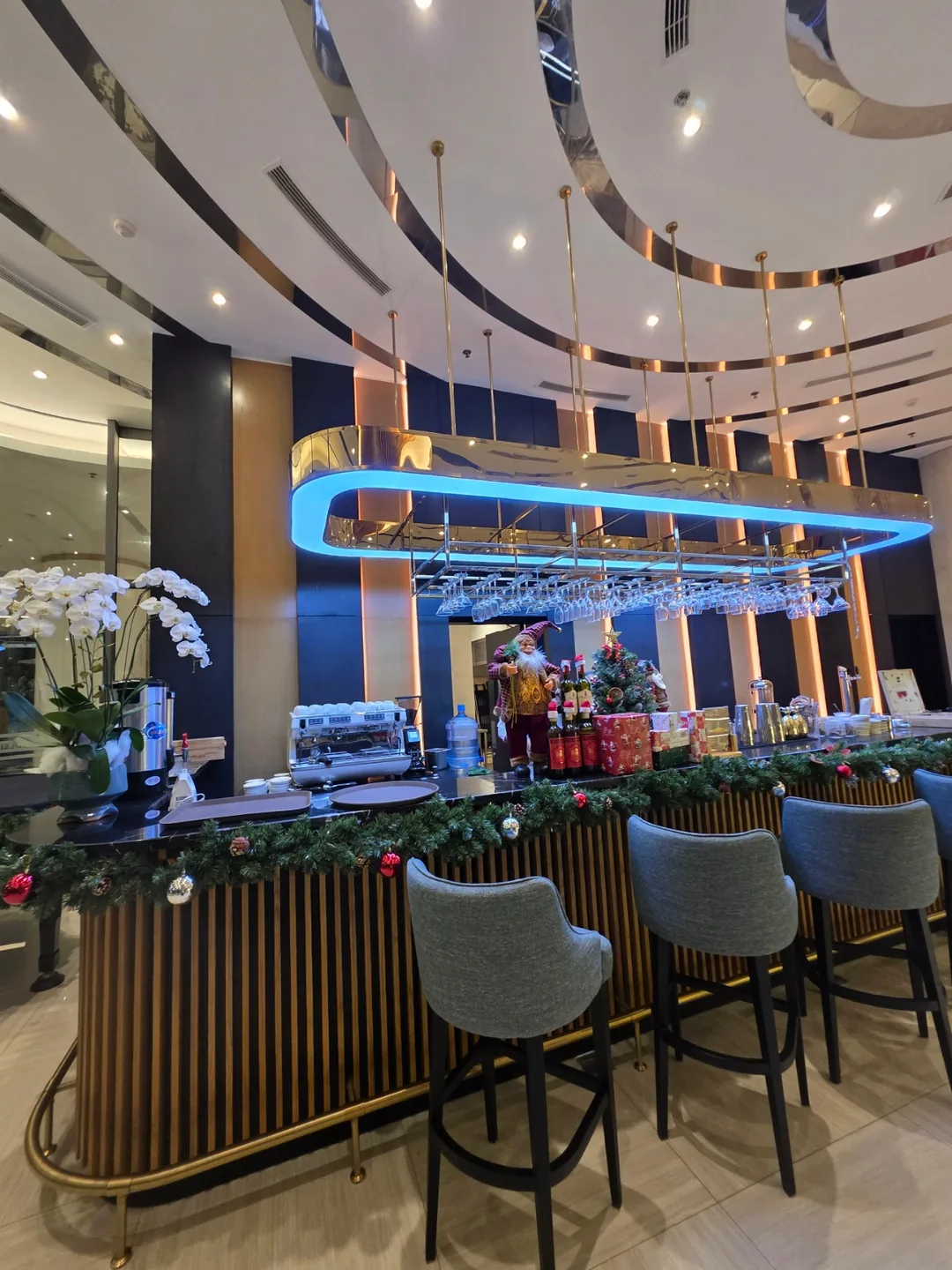 ✈️ Những điều thú vị tại nhà hàng ăn sáng của khách sạn Wyndham Soleil