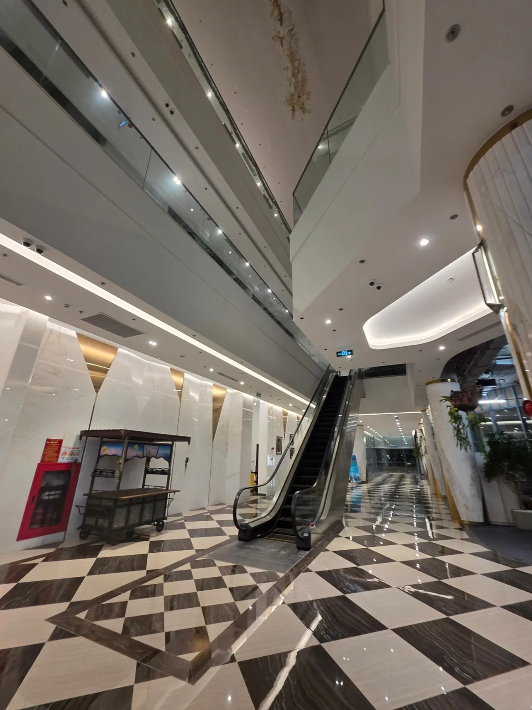 ✈️ Những điều thú vị tại nhà hàng ăn sáng của khách sạn Wyndham Soleil