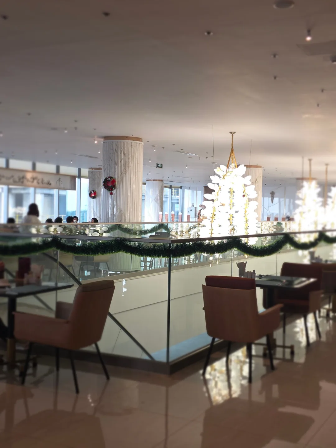 ✈️ Những điều thú vị tại nhà hàng ăn sáng của khách sạn Wyndham Soleil