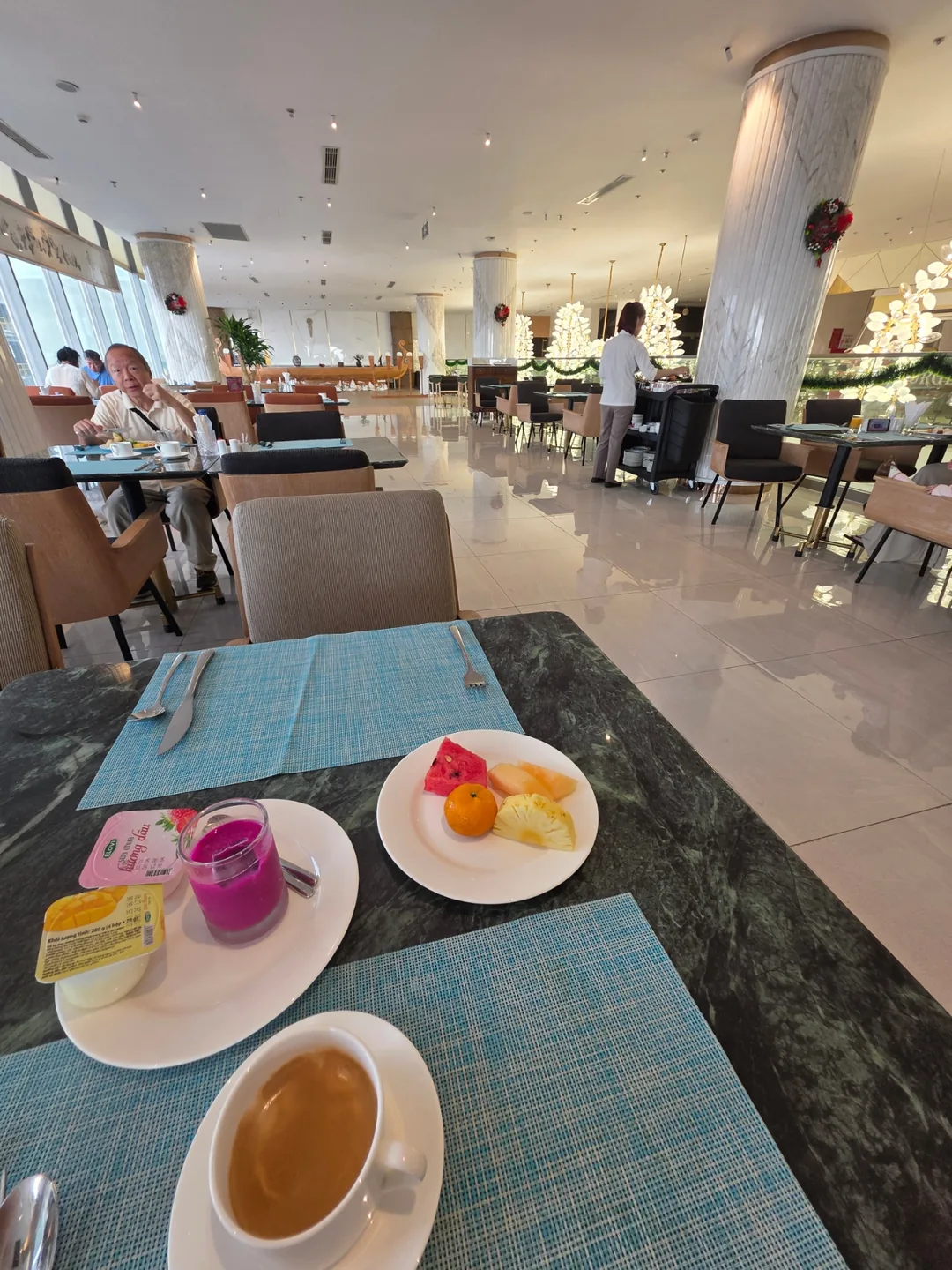 ✈️ Những điều thú vị tại nhà hàng ăn sáng của khách sạn Wyndham Soleil
