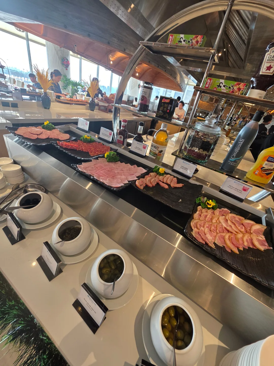 ✈️ Những điều thú vị tại nhà hàng ăn sáng của khách sạn Wyndham Soleil