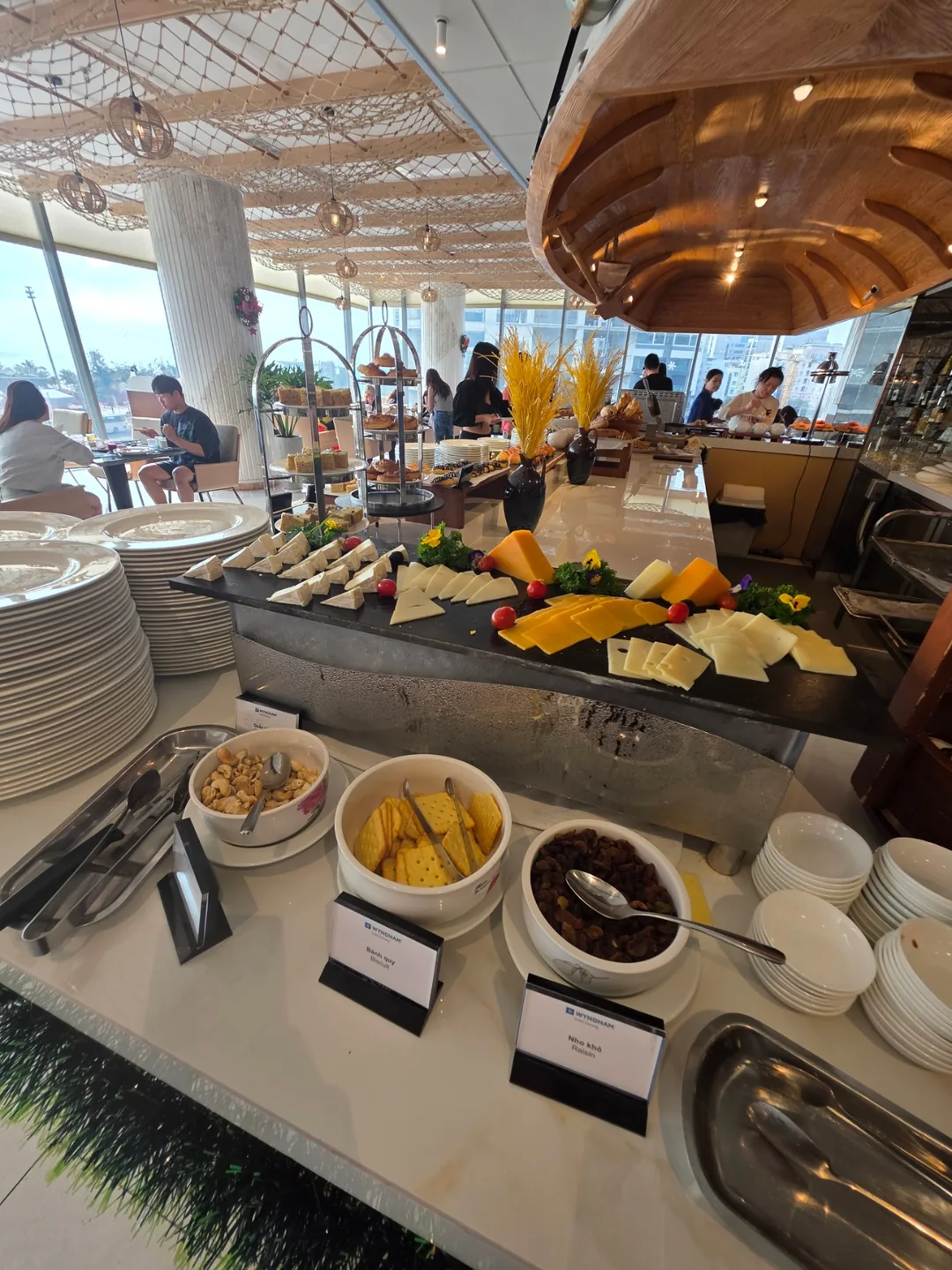 ✈️ Những điều thú vị tại nhà hàng ăn sáng của khách sạn Wyndham Soleil